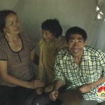 Xót xa cảnh mẹ già nuôi 2 con bị nhiễm chất độc da cam