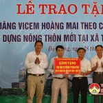 Công ty cổ phần xi măng vicem Hoàng Mai trao tặng xã Thuận Sơn 100 tấn xi măng