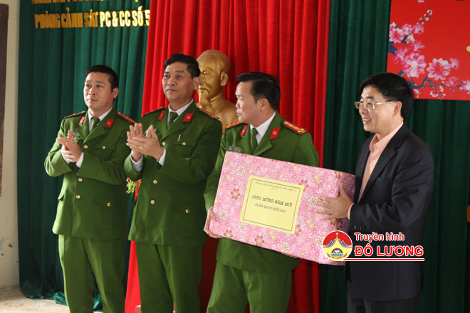 Dc-Thong-tang-qua4