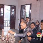 Các đồng chí lãnh đạo huyện Đô Lương dâng hoa dâng hương tại nghĩa trang liệt sỹ huyện.