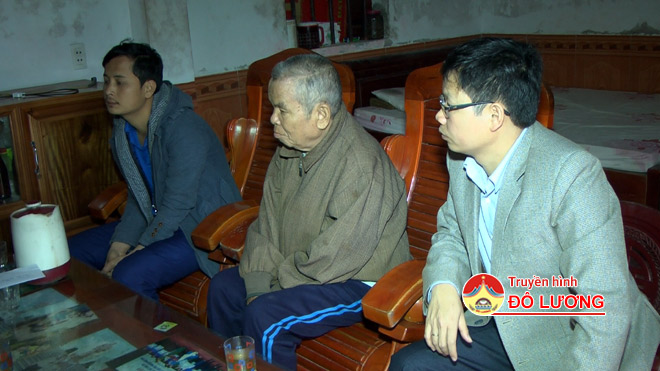 tang-qua-tran-huu-duc2
