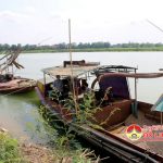 Đô Lương bắt giữ 2 tàu hút cát, sạn trái phép.