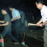 Lãnh đạo huyện Đô Lương dự lễ thắp nến tri ân tại nghĩa trang liệt sỹ Việt – Lào huyện Anh Sơn