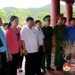 Đồng chí  Nguyễn Xuân Đường – Phó bí thư – Chủ tịch UBND tỉnh dâng hương tại khu di tích lịch sử Truông Bồn