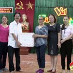 UBND huyện tặng quà tại Trung tâm Công tác xã hội Nghệ An.