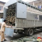 Công an Đô Lương bắt giữ 1 xe ô tô chở gỗ trái phép