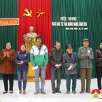 Xã Nam Sơn trao 75 suất quà cho người nghèo đón tết