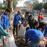 150 đoàn viên Thị trấn làm vệ sinh môi trường