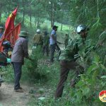 Hội nông dân 4 xã phát quang làm vệ sinh đường vào hậu cứ
