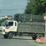 Xe tải đỗ ngang đường Quốc lộ 7