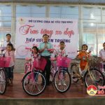Nhóm “Đô Lương chia sẻ yêu thương” trao 21 xe đạp cho các em học sinh nghèo vượt khó