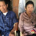 Xót xa cụ ông 80 tuổi nuôi vợ tàn tật có 3 người con điên