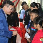 Trung tâm Văn hóa – Thể thao &Truyền thông huyện Đô Lương tổ chức trao quà tết cho học sinh nghèo và các gia đình có hoàn cảnh khó khăn