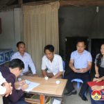 Nhóm “ Đô Lương chia sẻ yêu thương” trao tiền hỗ trợ  em Nguyễn Sỹ Quang Huy bị rắn cắn.