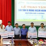 Đô Lương tổ chức lễ trao tặng 500 tấn xi măng ViCem Hoàng Mai