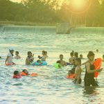 Nắng nóng: Sông Lam thành bãi tắm khổng lồ