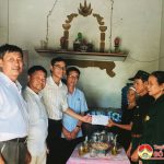 Hội CCB và nhóm Đô Lương chia sẻ yêu thương tặng quà nhân ngày 27/7