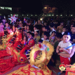 Thị trấn rộn ràng lửa trại vui Trung thu