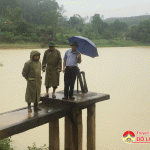 Đồng chí Nguyễn Trung Thành-kiểm tra tình hình ngập lụt sau bão số 4