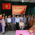 Đô Lương trao huy hiệu 70 năm tuổi đảng cho đảng viên