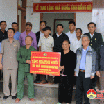 Hội doanh nhân CCB tỉnh trao 60 triệu đồng hỗ trợ xây dựng nhà tình nghĩa.
