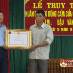Đô Lương: Truy tặng huân chương dũng cảm của chủ tịch nước cho em Đậu Văn Toàn.