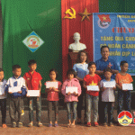 Huyện đoàn Đô Lương: Thăm và tặng quà học sinh công giáo nghèo tại trường tiểu học Đại Sơn 2