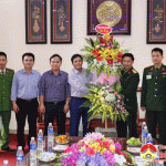 Phó Bí thư thường trực Huyện ủy, Chủ tịch HĐND huyện chúc mừng ngày 22/12 Sư đoàn 324