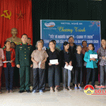 Viettel Nghệ An tặng 80 suất quà cho gia đình nghèo ở 2 xã Minh Sơn và Mỹ Sơn
