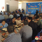 Huyện đoàn tổ chức bữa cơm tình thương tại Trung tâm công tác xã hội.