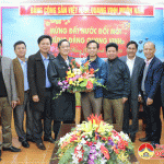 Các đồng chí lãnh đạo các cơ quan khối Văn hoá – Xã hội chúc mừng Huyện uỷ