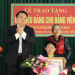 Đồng chí Phùng Thành Vinh – Phó Bí thư , Chủ tịch UBND huyện dự lễ kỷ niệm 90 năm ngày thành lập Đảng và trao huy hiệu Đảng tại Đảng bộ xã Thượng Sơn.