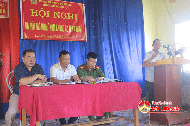 Chủ-trì-hội-nghị