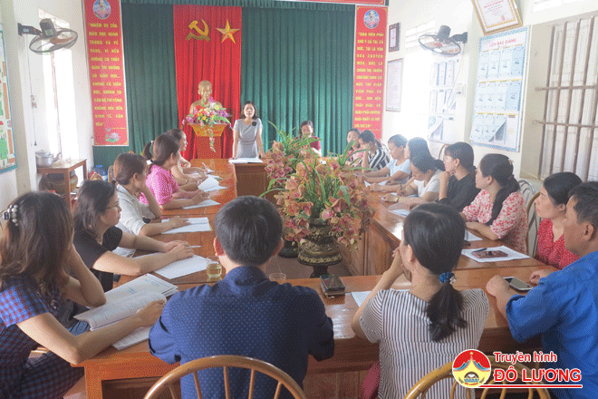 Họp-Hội-đồng-nhà-trường