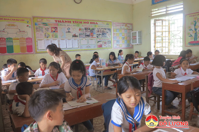 Tiết-học-của-cô-và-trò-trường-TH-Nhân-Sơn
