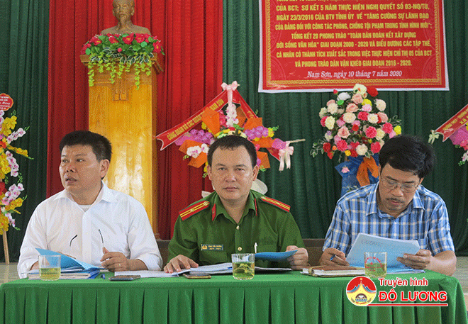 Chủ-trì-hội-nghị