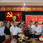 Lãnh đạo huyện chúc mừng 90 năm Ngày truyền thống ngành Tuyên giáo của Đảng