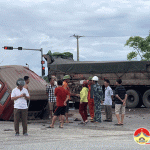 Xe khách và xe tải đâm nhau trên đường N5, 4 người nhập viện cấp cứu