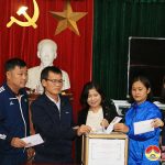 Trung tâm Văn hóa Thể  thao và Truyền thông huyện Đô Lương ủng hộ đồng bào miền Trung bị lũ lụt.