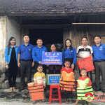 Tỉnh đoàn Thái Nguyên trao tặng nhà khăn quàng đỏ cho em Nguyễn Công Quý có hoàn cảnh đặc biệt khó khăn.