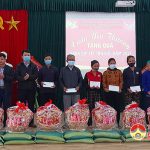 Ngân hàng CSXH Đô Lương và UBMTTQ xã Đặng Sơn: Trao tặng trên 80 suất quà tết cho hộ nghèo