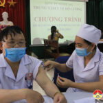 Đô Lương tiêm vắc xin Covid – 19 cho 700 người.