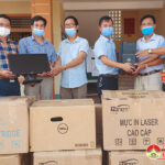Công ty Xăng dầu Nghệ An trao tặng 10 bộ máy vi tính cho UBND Thị Trấn Đô Lương