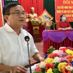 Trưởng ban Dân vận Tỉnh ủy Ngọc Kim Nam và ông Trần Đình Toàn – Phó trưởng ban pháp chế HĐND tỉnh, Đại biểu HĐND tỉnh tiếp xúc cử tri tại Đô Lương