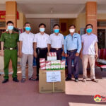 Trao tặng 4.800 khẩu trang, 54 chai rửa tay sát khuẩn, 40 hộp thuốc cho Thị Trấn và xã Đặng Sơn Đô Lương