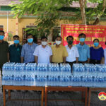 Lãnh đạo huyện Đô Lương thăm, tặng quà lực lượng tuyến đầu phòng chống dịch Covid – 19.