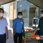 Đồng chí Hoàng Văn Hiệp- Chủ tịch UBND huyện kiểm tra  các khu cách ly tập trung và chốt trực phòng, chống dịch Covid – 19