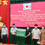 Qũy phát triển tài năng Việt và cầu thủ Nguyễn Công Phượng ủng hộ quỹ phòng chống Covid- 19 hội Chữ thập đỏ Đô Lương 100 triệu đồng