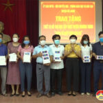 MTTQ, hội khuyến học và phòng GD&ĐT huyện Đô Lương: Trao tặng thiết bị học tập trực tuyến chương trình sóng và máy tính cho em