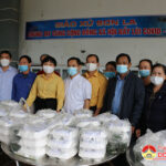 Linh mục Hồ Văn Trường, Quản xứ Sơn La hỗ trợ 220 suất cơm cho người đang cách ly tập trung